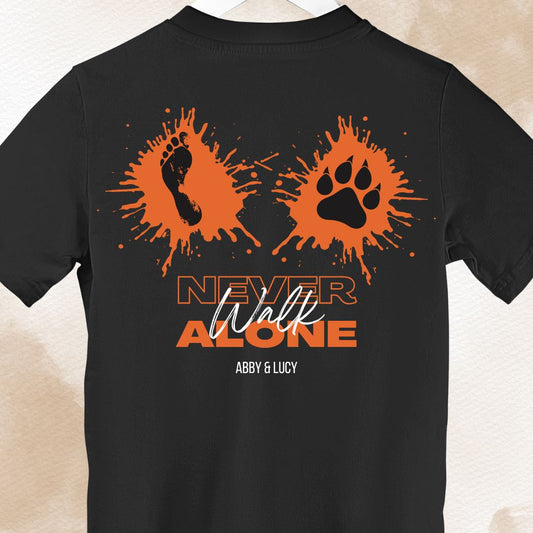 Never Walk Alone Backprint personalisiert - Unisex T-Shirt